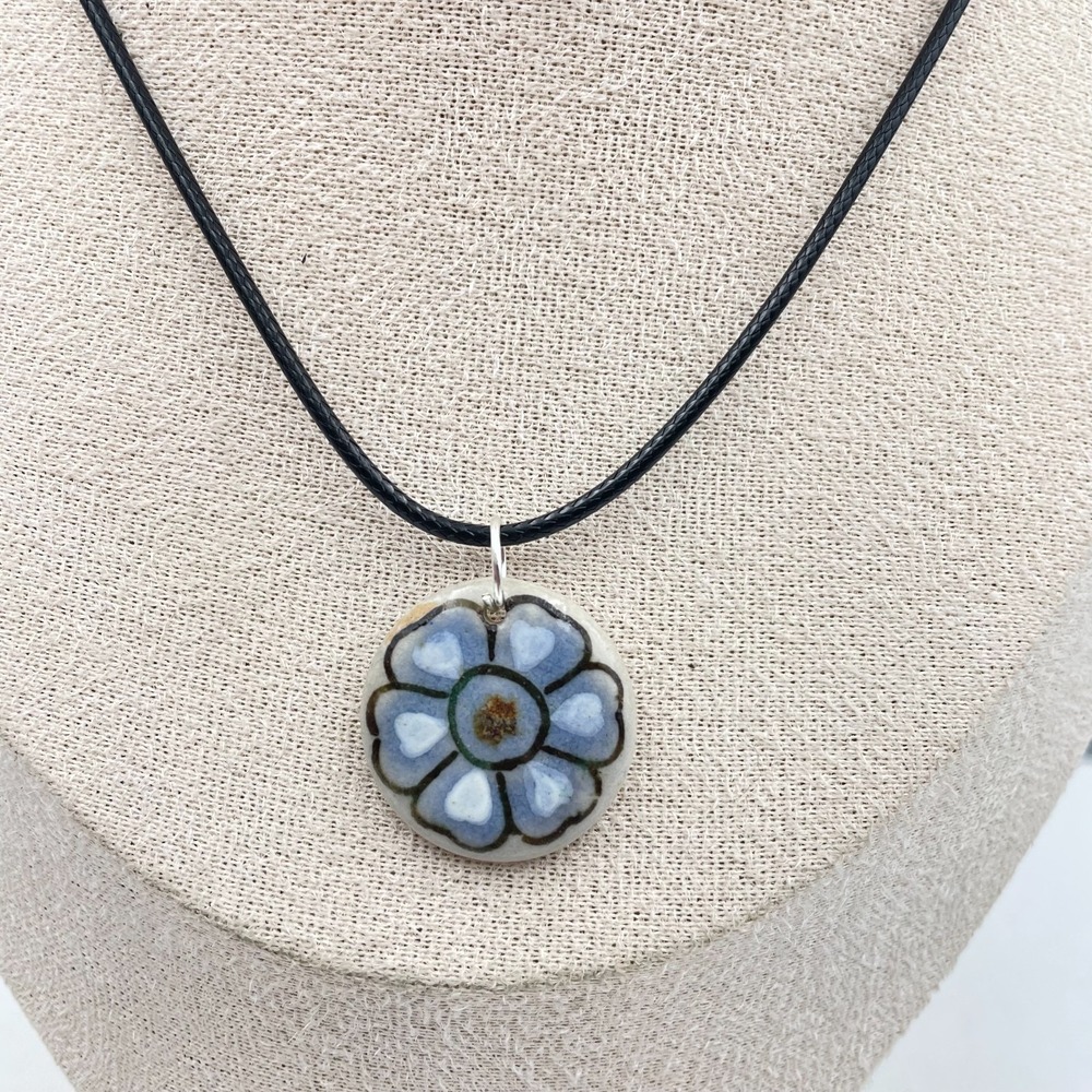 Vintage 90s Blue Floral Pendant Necklace Black Cord Boho Classic Fashion Jewelry